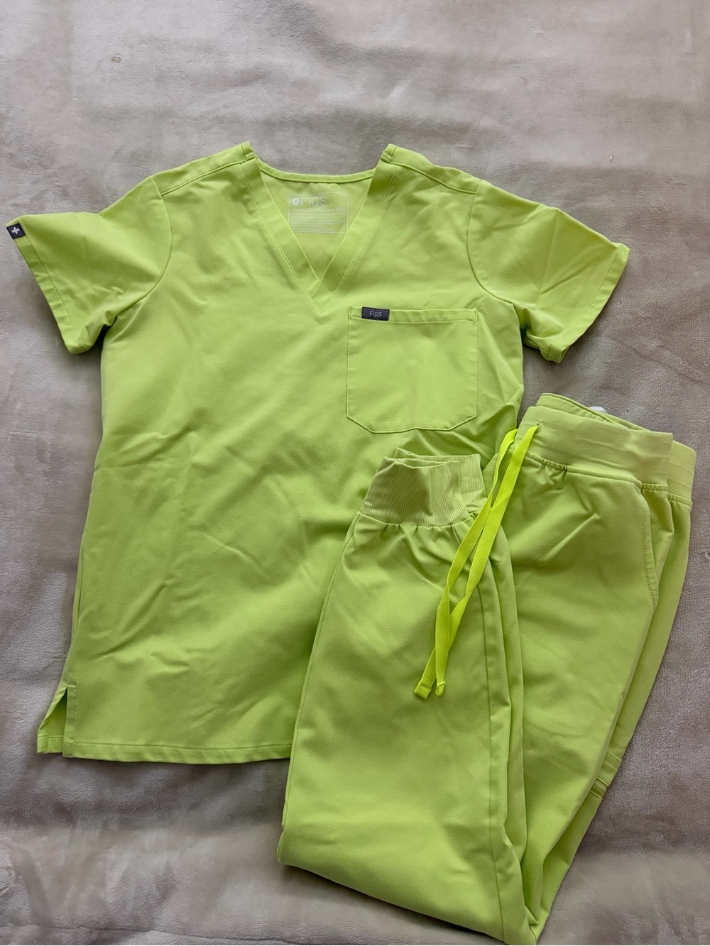 FIGS Neon Lime scrub Set - Short Sleeve Top & Jogger Pants XXS/XSP